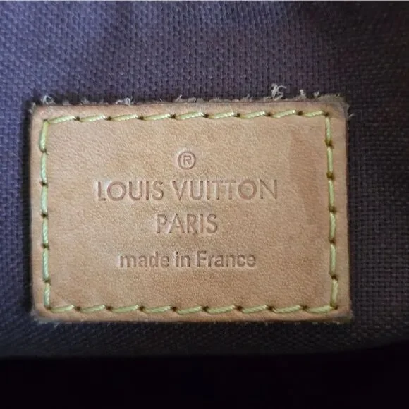 Louis Vuitton Menilmontant MM - Picture 12 of 16